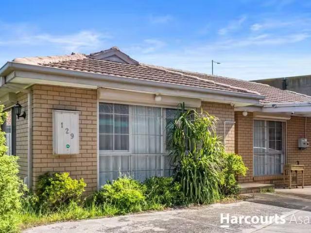 Deal! 3 BR 129 Rawdon Hill Drive, Dandenong North, VIC 3175.