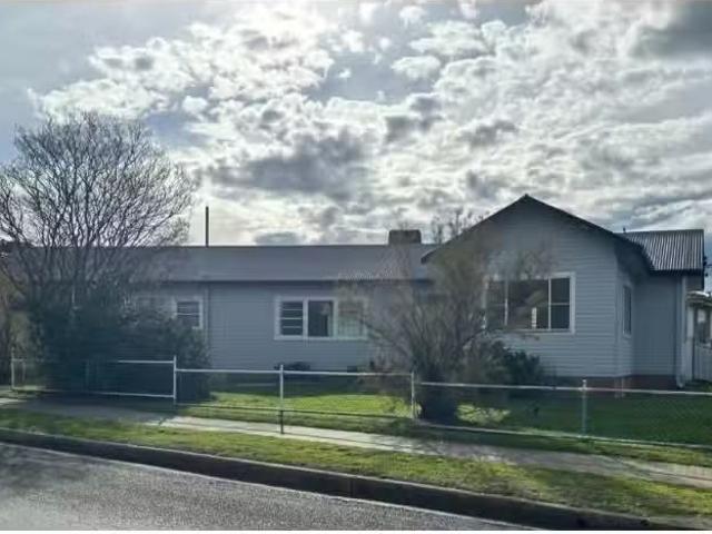 Deal! 3 BR 12 Patricia Avenue, TAMWORTH House for rent Listed.