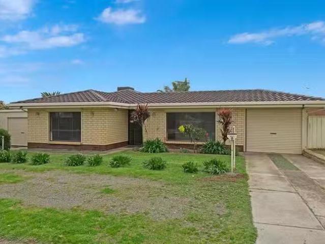 Just in! 3 BR 12 Scottsglade Road, Christie Downs, SA 5164