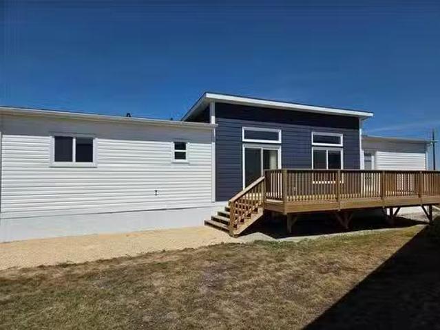 New 3 BR 133 Prairie Oaks Drive, Mitchell, MB, R5G 2X5 house.