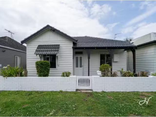Nice 3 BR 17 Clara Street, Mayfield House for rent Listed by.