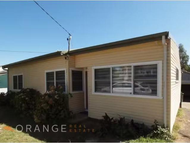 Deal! 3 BR 17 North Street, Orange House for rent Listed by C.