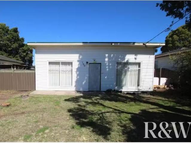 Nice 3 BR 140 Great Western Highway, COLYTON House for rent L.