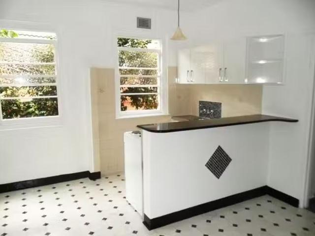 Nice 3 BR 1/4 York Street, East Gosford Apartment for rent Li.