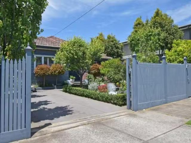 Cheap 3 BR 1/4 Collins Street, Ormond VIC 3204 House For Lease
