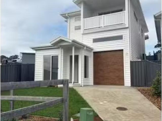 Cheap 3 BR 14 Kiah Close, TULLIMBAR House for rent Listed by.