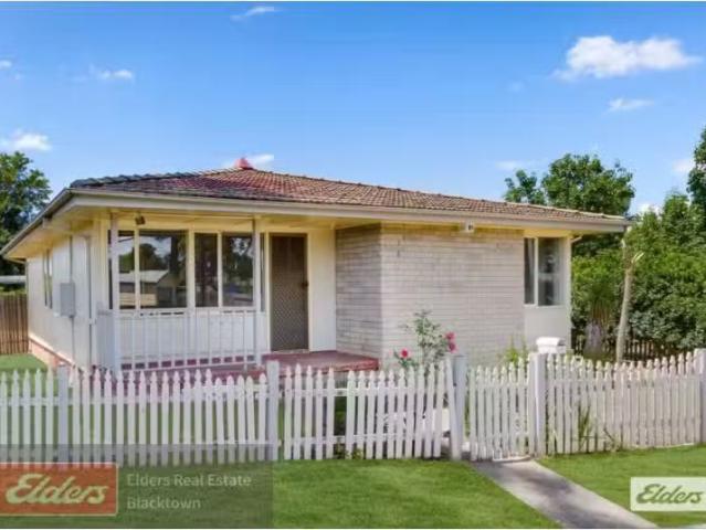 For Rent! 3 BR 14 Maitland Way, Airds House for rent Listed b.