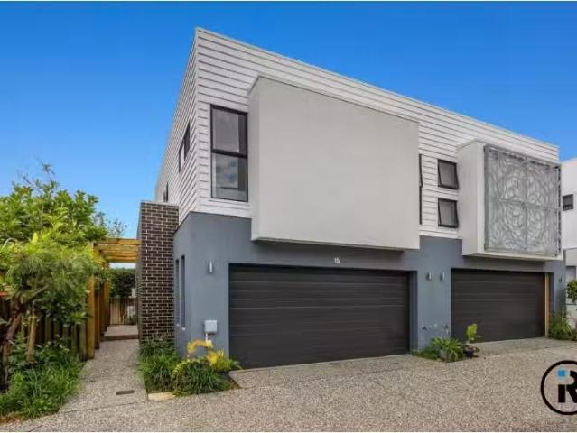 Just in! 3 BR 15/6 Border Drive North, Currumbin Waters House.