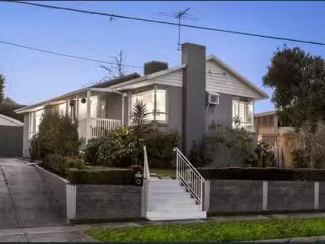 Cheap 3 BR 15 Sxith Ave, BURWOOD, VIC 3125 House for Rent