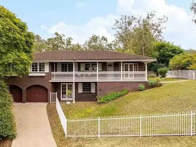 Cheap 3 BR 160 Burbong Street, Chapel Hill, QLD 4069