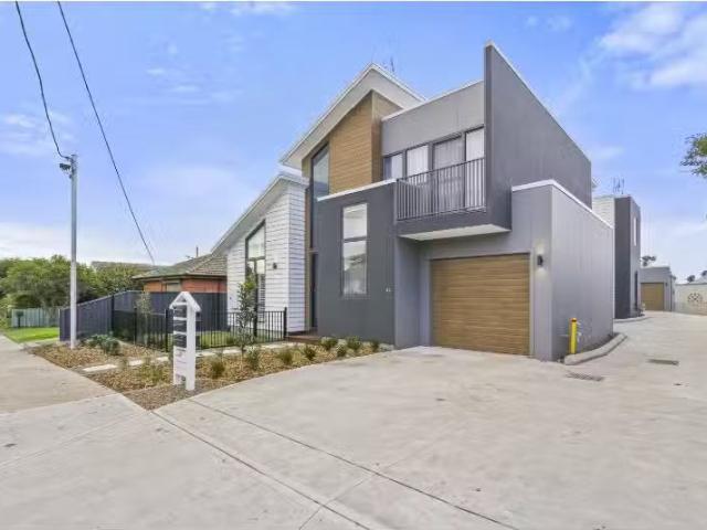 Unique 3 BR 1/62 Brisbane Street, EAST MAITLAND Townhouse for.