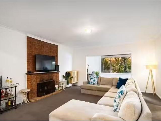 Just in! 3 BR 16 Alexander Street, Collaroy House for rent Li.
