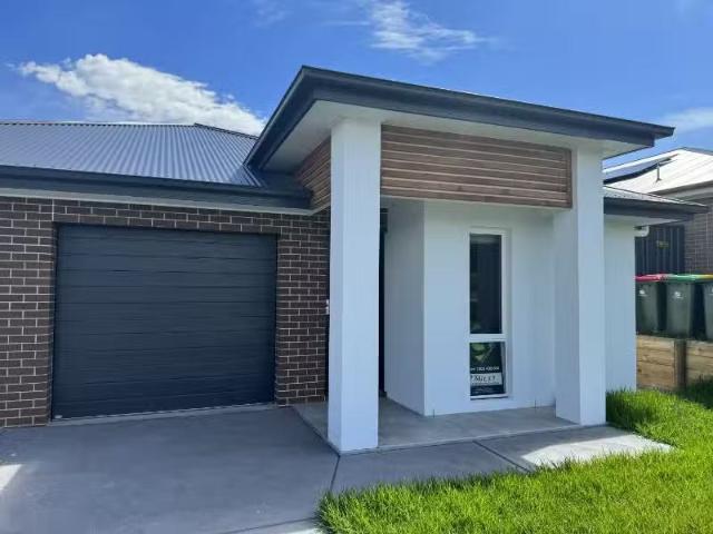 For Rent! 3 BR 16 Bailey Avenue, RAYMOND TERRACE Townhouse for.