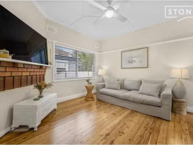 Cheap 3 BR 16 Blamey Avenue, New Lambton House for rent Liste.