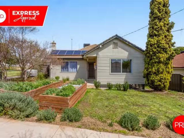 Unique 3 BR 16 Guthrie Street, Kangaroo Flat, VIC 3555