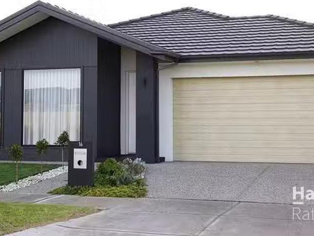 For Rent! 3 BR 16 Ingrams Way, Mickleham, VIC 3064