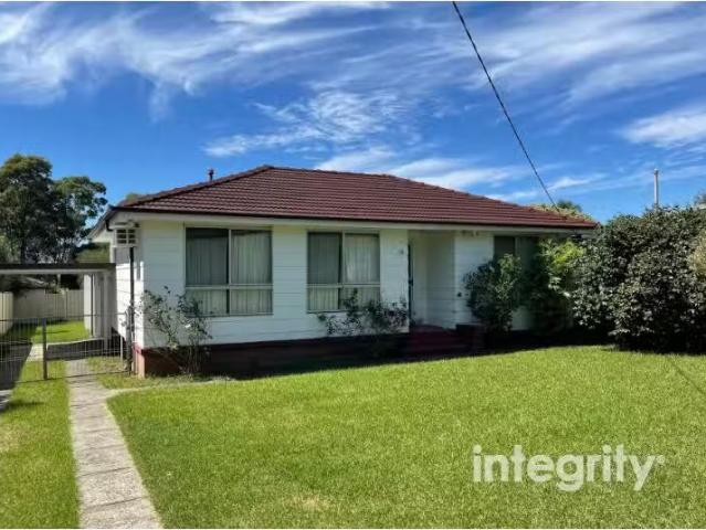 Deal! 3 BR 16 Stuart Street, Nowra House for rent Listed by B.