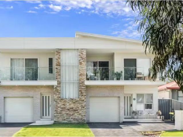 Charming 3 BR 16a William Street, Shellharbour Townhouse for r.