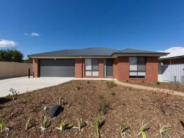 Rental! 3 BR 1/702 Keene Street, EAST ALBURY Townhouse for ren.