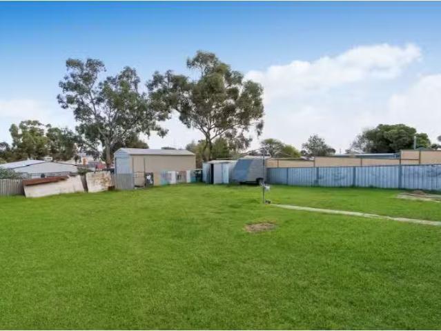 For Rent! 3 BR 18 Watermain St, Narrandera House for rent Lis.