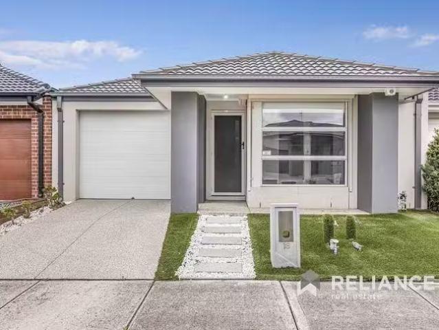 Cheap 3 BR 18 Bennerson Street, Point Cook, VIC 3030