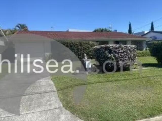 Deal! 3 BR 18 Hepworth Street, Arundel, QLD 4214