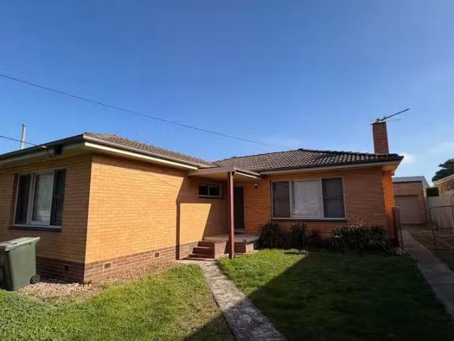 Deal! 3 BR 18 Mc Curdy Road, Herne Hill, VIC 3218 House for.