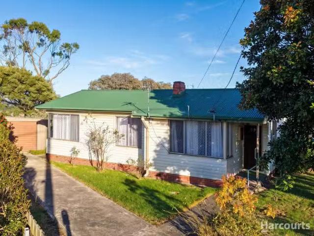 Charming 3 BR 18 Parish Crescent, GEORGE TOWN, TAS 7253 Hous.