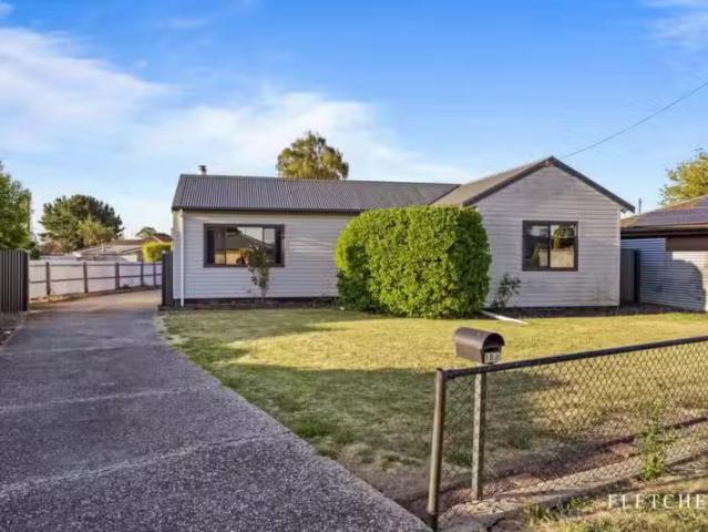 Just in! 3 BR 18 Queen St, Sebastopol VIC 3356 House For Lease