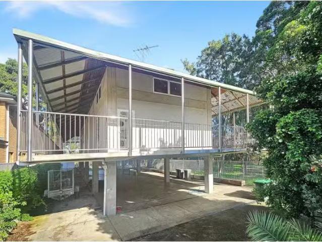 For Rent! 3 BR 194 Henry Lawson Drive, Georges Hall House for.