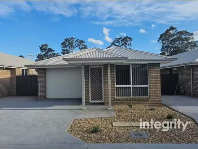Just in! 3 BR 19/95 Albatross Road, West Nowra Apartment for r.