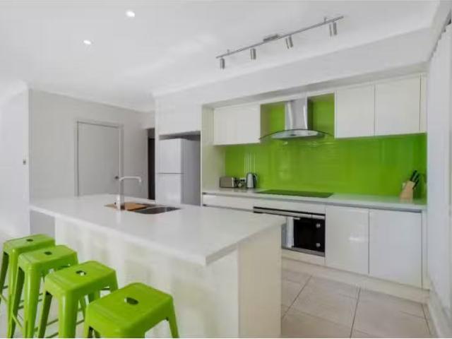 Deal! 3 BR 1 Cormorant Street, ABERGLASSLYN House for rent Li.