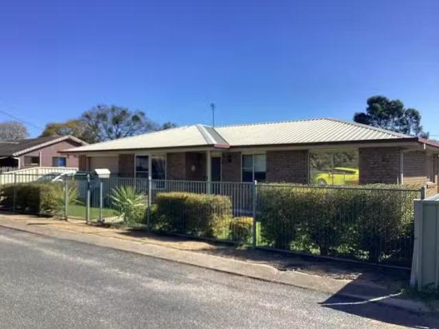 Cozy 3 BR 1 Wattle Avenue, Warwick, QLD 4370