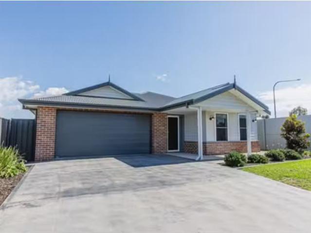 For Rent! 3 BR 1A Capstan Drive, DUBBO House for rent Listed.