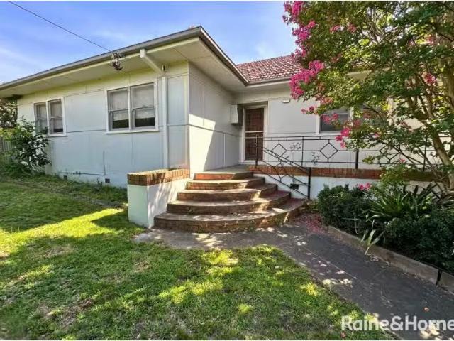 Cheap 3 BR 23 Tanang Street, BOMADERRY House for rent Listed.