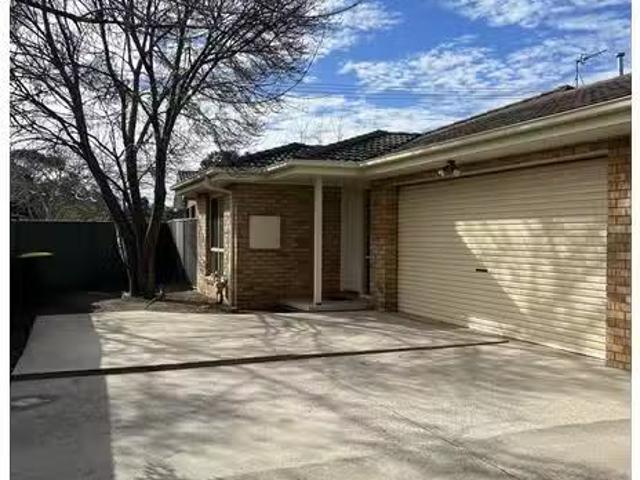 Rental! 3 BR 23A Alice Jackson Crescent, Gilmore House for ren.
