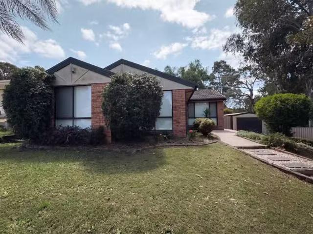 Unique 3 BR 200 Welling Drive, Mount Annan House for rent Lis.