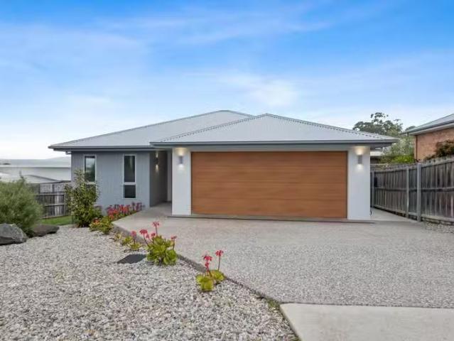 Cheap 3 BR 20 Gilmont Close, KINGS MEADOWS, TAS 7249 House f.