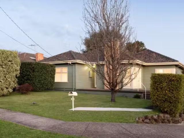 Cozy 3 BR 20 Marama St, Blackburn South VIC 3130 House For L.