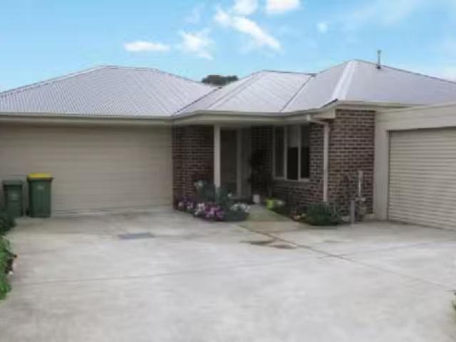 Charming 3 BR 20A Garden St, Kilsyth VIC 3137 House For Lease