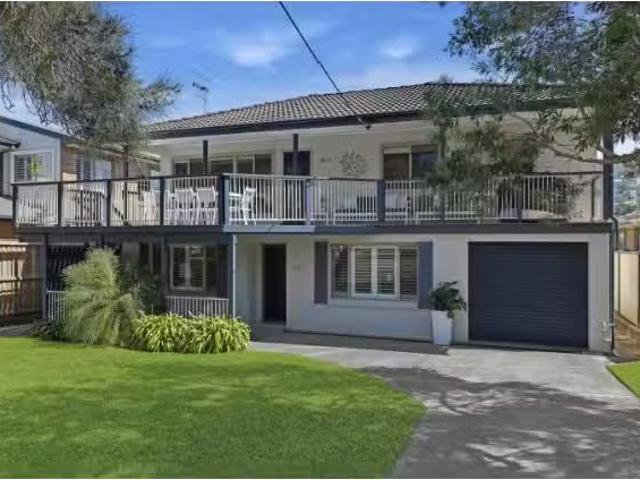 Cheap 3 BR 20a Del Rio Dr, Copacabana House for rent Listed b.