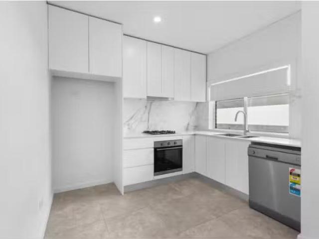 Deal! 3 BR 2/118 Centenary Road, South Wentworthville Townhous.
