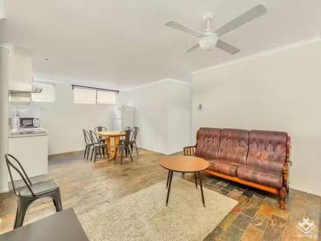 Cheap 3 BR 2/13 Maud Street, Newstead, QLD 4006