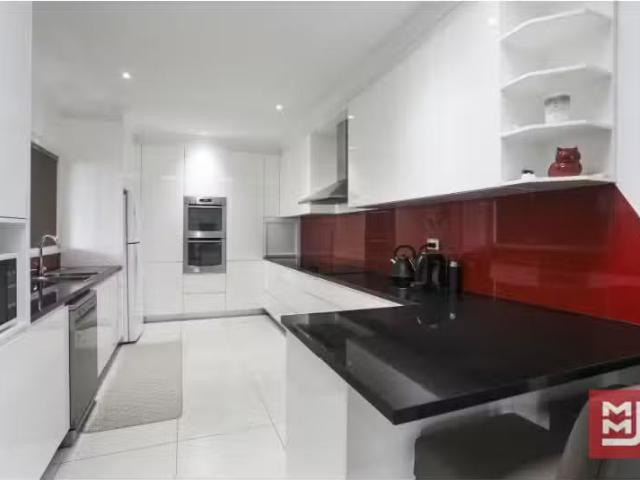 Cheap 3 BR 2/166 168 Gipps Road, Gwynneville Apartment for ren.