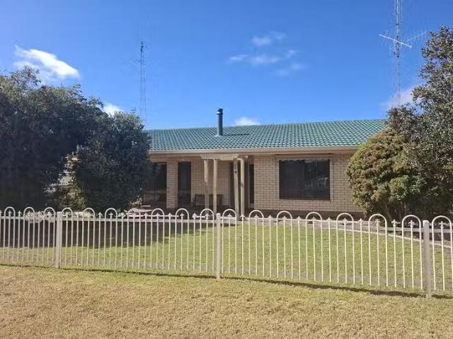 For Rent! 3 BR 21 Hensley Street, Pinnaroo, SA 5304