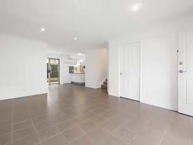 Nice 3 BR 2/20 Kathleen Street, Richlands, QLD 4077