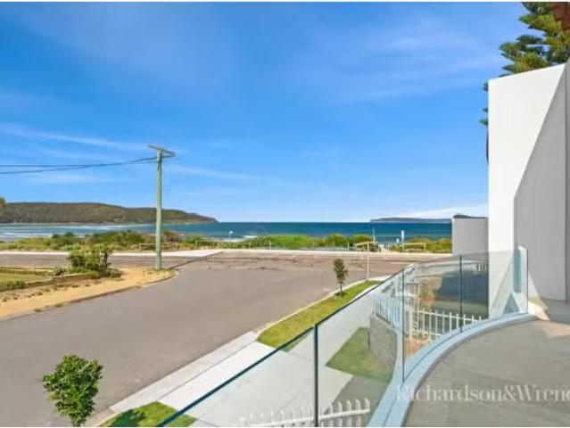 Unique 3 BR 2/23 Augusta Street, Umina Beach Townhouse for ren.