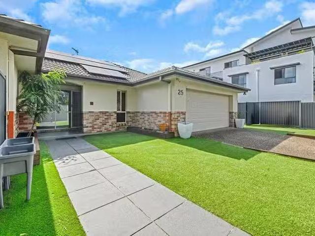 Cozy 3 BR 2/25 Lancewood Circuit, Robina, QLD 4226