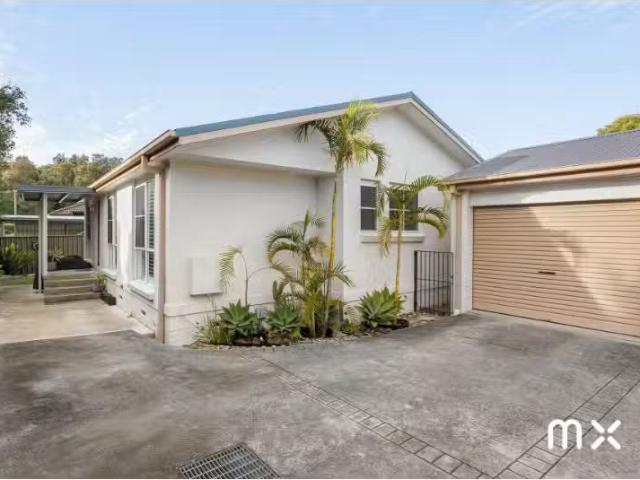 Cheap 3 BR 2/27 Parker Road, East Corrimal Apartment for rent.