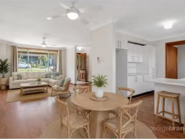 Cozy 3 BR 2/28 Michaela Road, Terrigal Townhouse for rent Lis.
